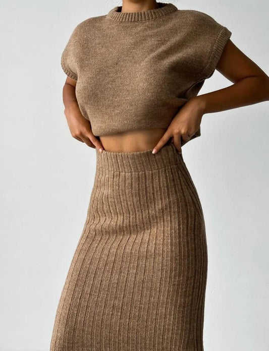 CARDIGAN SANS MANCHES ET JUPE EN MAILLE FEMININO Essentielle 